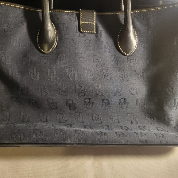 Dooney & Bourke, black fabric handbag with leather handle. - Picture 4 of 7